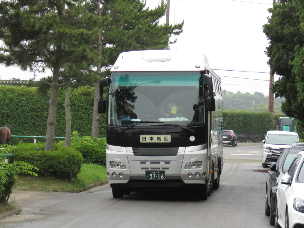 日本馬匹馬運車