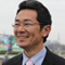 尾関 知人 Tomohito Ozeki<br />
1971年12月17日生 千葉県出身<br />
免許取得:2008年<br />
通算成績:2569戦237勝・2着175回、連対率. 160<br />
<br />
表彰受賞履歴:優秀調教師賞(関東)1回、優秀厩舎賞(関東)2回