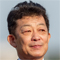 友道　康夫　Yasuo Tomomichi<br />
1963年8月11日生　兵庫県出身<br />
免許取得：2001年<br />
通算成績：5100戦749勝・2着574回、連対率0.259<br />
表彰受賞履歴：ＪＲＡ賞(最多賞金獲得調教師)1回、ＪＲＡ賞(最高勝率調教師)1回、優秀調教師賞(関西)１回、優秀厩舎賞(関西)6回、中京競馬記者クラブ賞