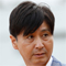 池江 泰寿 Yasutoshi Ikee<br />
1969年1月13日生 京都府出身<br />
免許取得:2003年<br />
通算成績:6225戦891勝・2着733回、連対率0.261<br />
表彰受賞履歴:JRA賞(最多賞金獲得調教師)4回、JRA賞(最高勝率調教師)2回、JRA賞(最多勝利調教師)2回、JRA賞(優秀技術調教師)、優秀厩舎賞6回、優秀調教師賞6回、東京競馬記者クラブ賞
